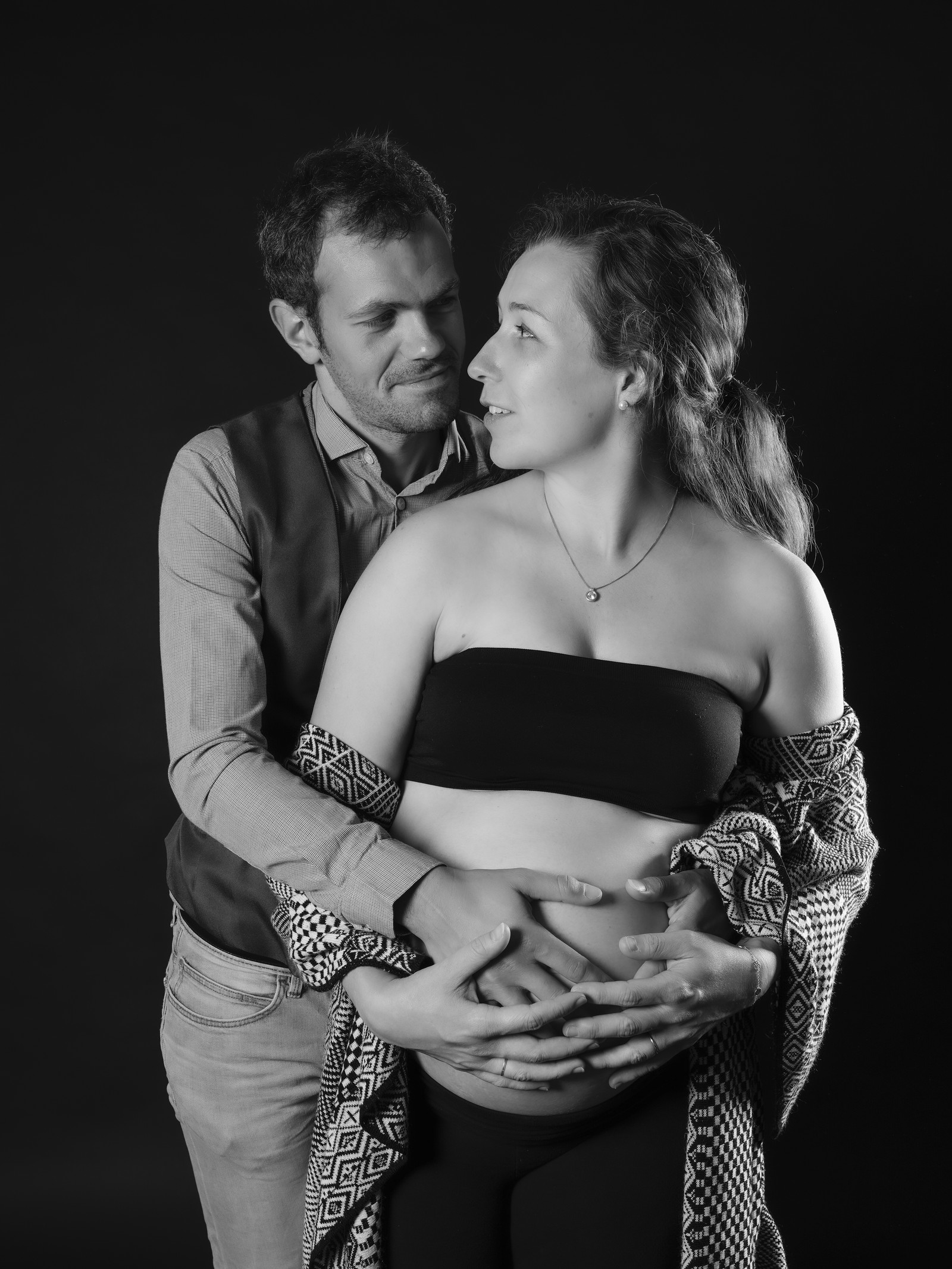 photographe noir et blanc grossesse